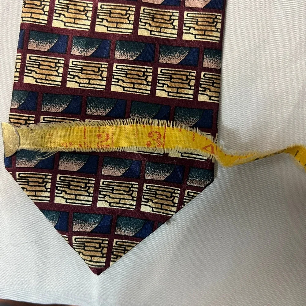 Keith Daniels Silk Tie Geometric Pattern Burgundy Gold Blue Italy New York‎